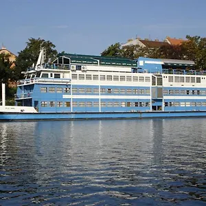 Bateau-hôtel Vodnik, Prague