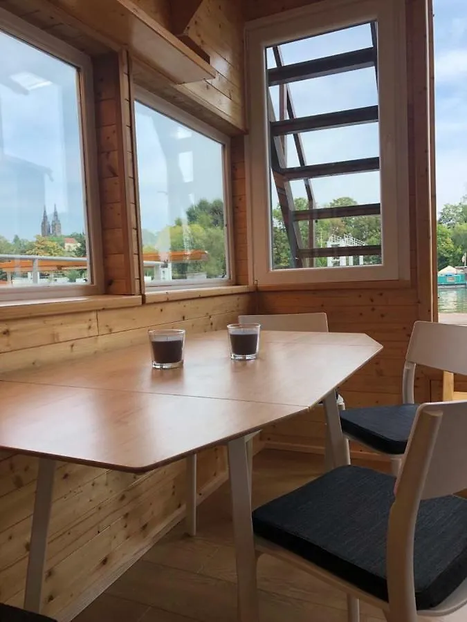 Hôtel Cassiopeia Prague - Hausbot For 6 Bateau-hôtel